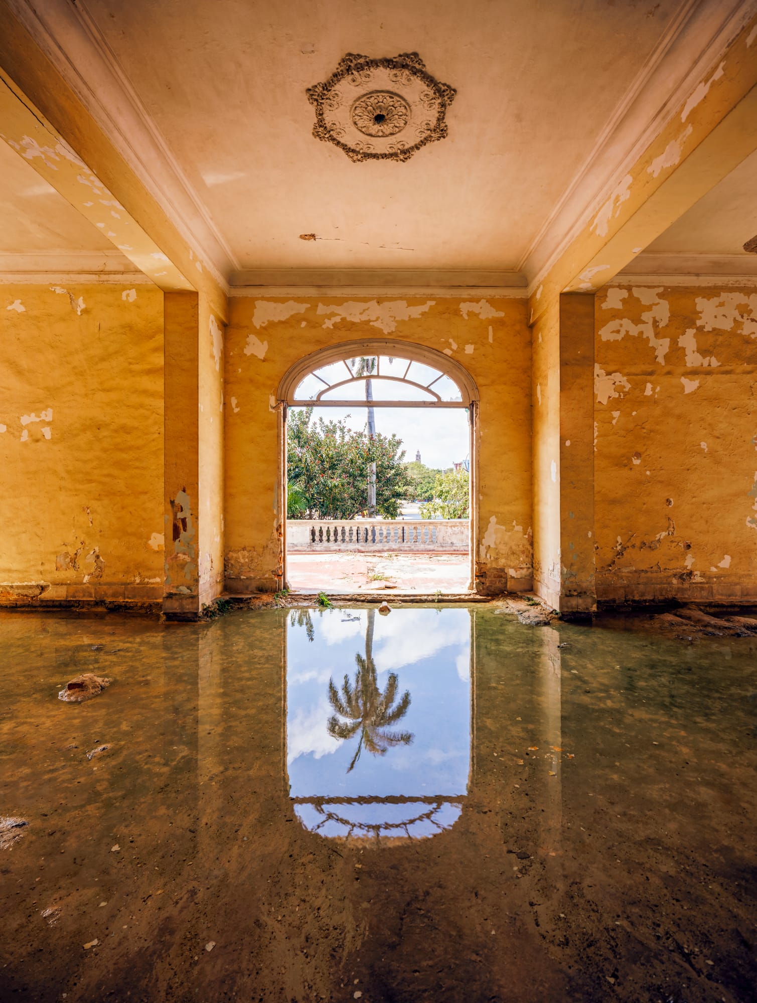 a photograph by James Kerwin of dilapidated architecture in Cuba with an archway revealing the outdoors