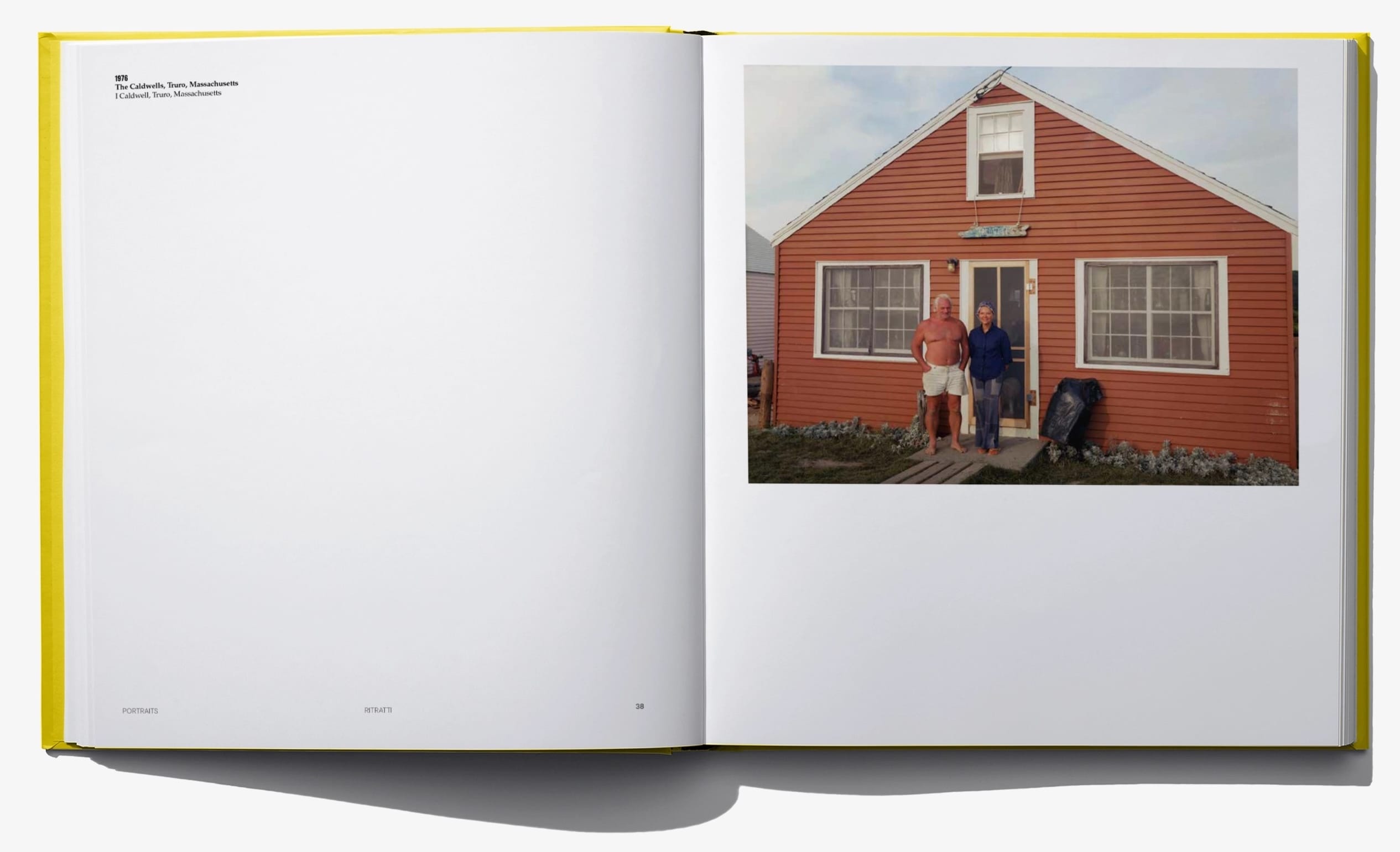 a spread from the book 'Joel Meyerowitz: A Sense of Wonder, Photografie 1962-2022'
